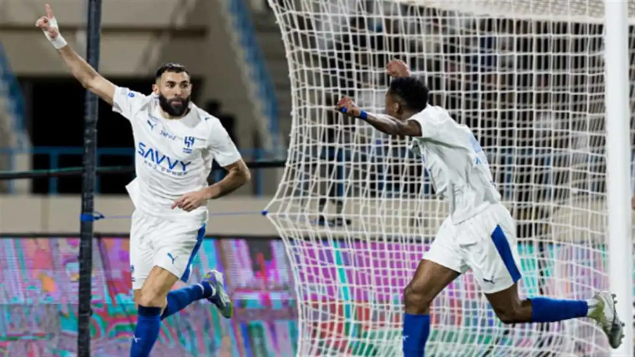 بصمة بنزيمة الأولى.. ثلاثية تاريخية تقود الهلال لاكتساح الأخدود في ظهوره المنتظر